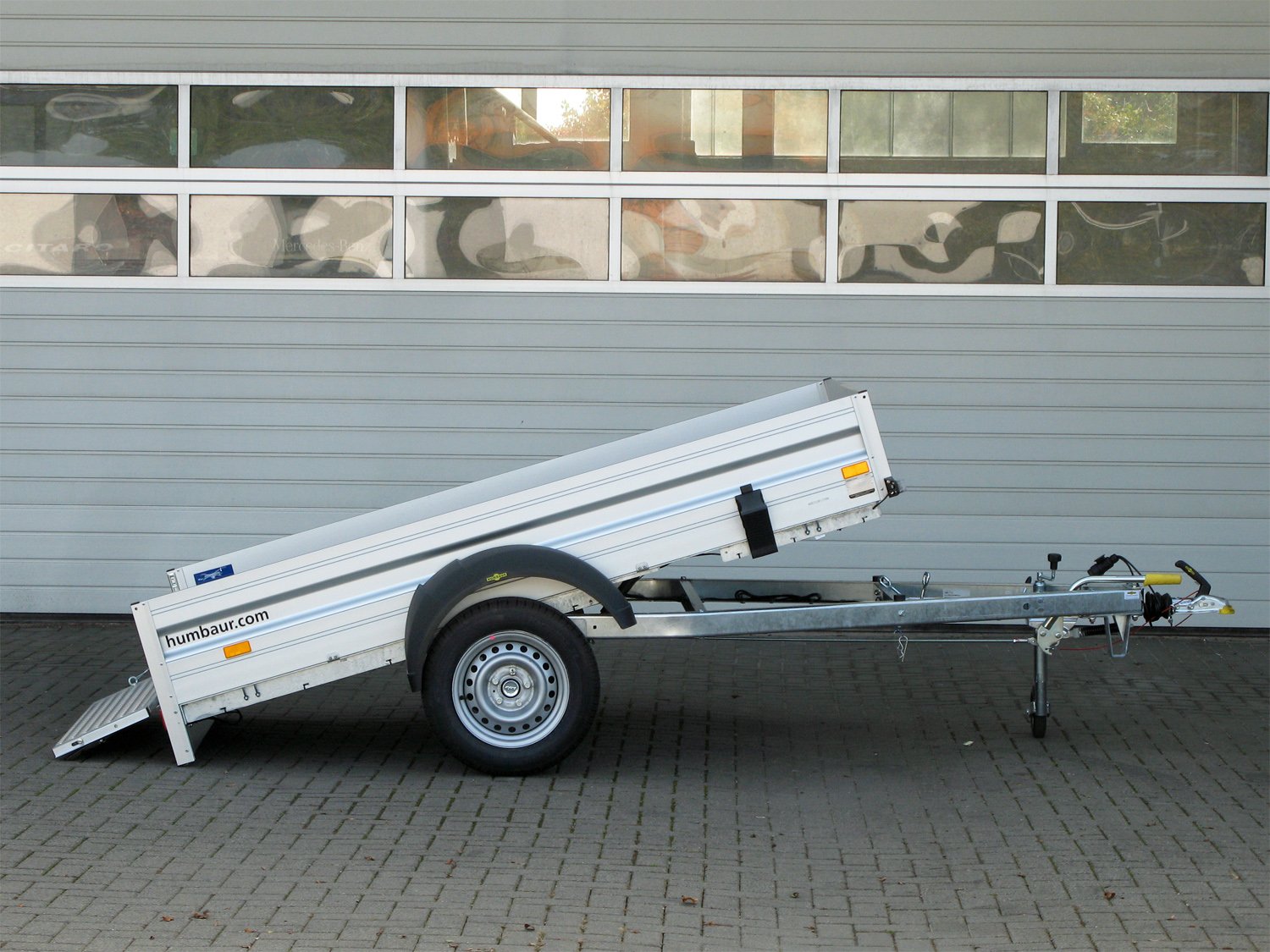 HUMBAUR HA132513 BK kippbarer Bordwandanhänger mit Kippfunktion