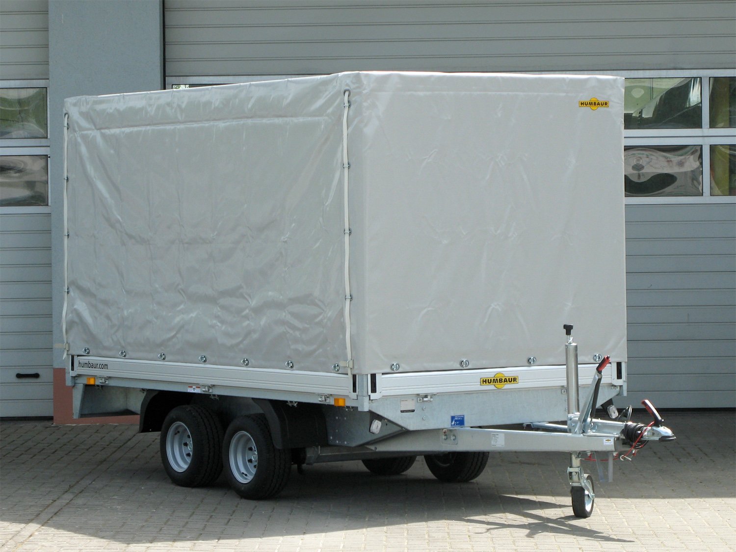 HUMBAUR HN203116 Anhänger mit Planenaufbau und 1800 mm Höhe