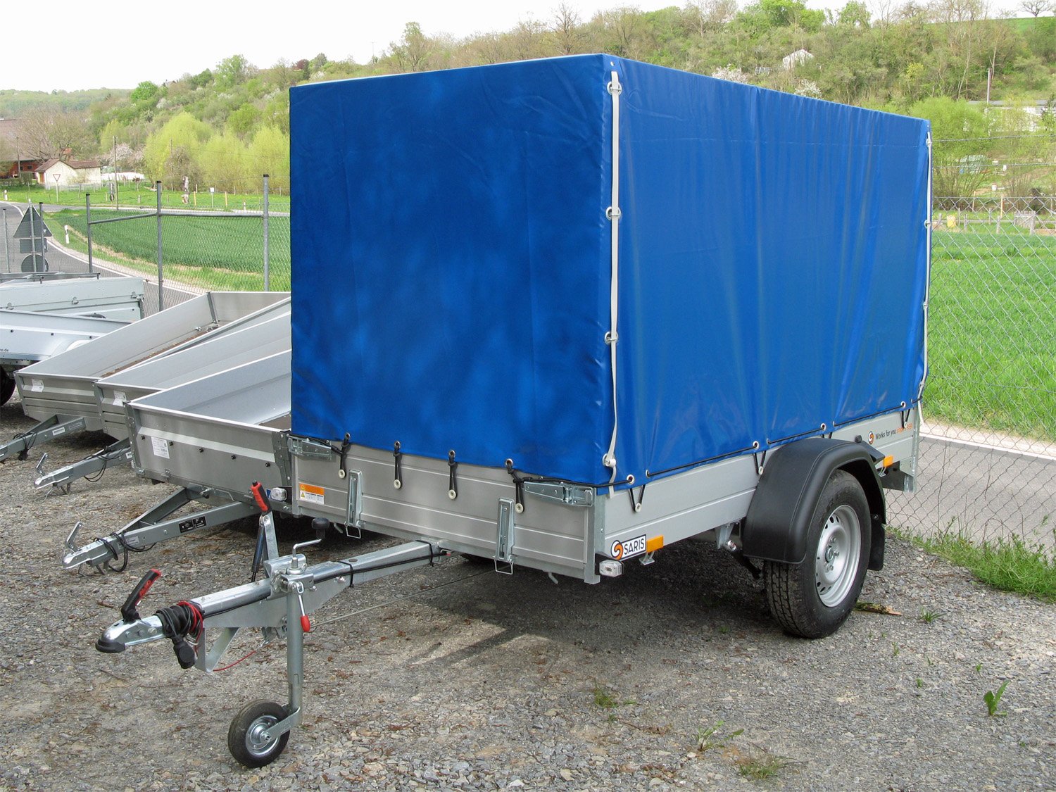 SARIS MP 255 133 1350 1 Pkw-Anhänger mit Hochplane für den Straßenverkehr zugelassen bis 100 Kilometer pro Stunde